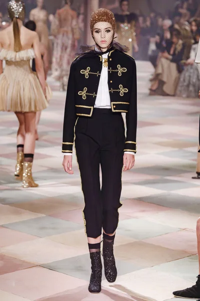 Look 19